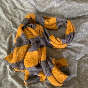 Gray & yellow knit scarf